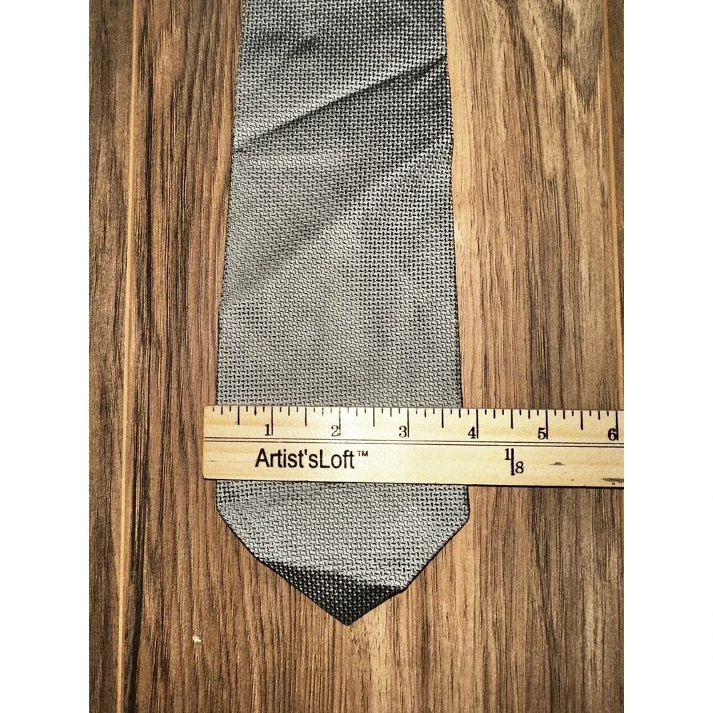Van‎ Heusen Men's Neck Tie 100% Silk RN 43170